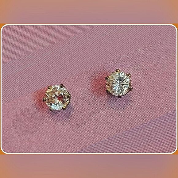 Clear 3mm #CZ Golden Stud Earrings 6 pronged - Picture 1 of 2